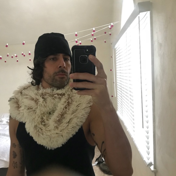 Pimpin faux fur thingy - Picture 2 of 3